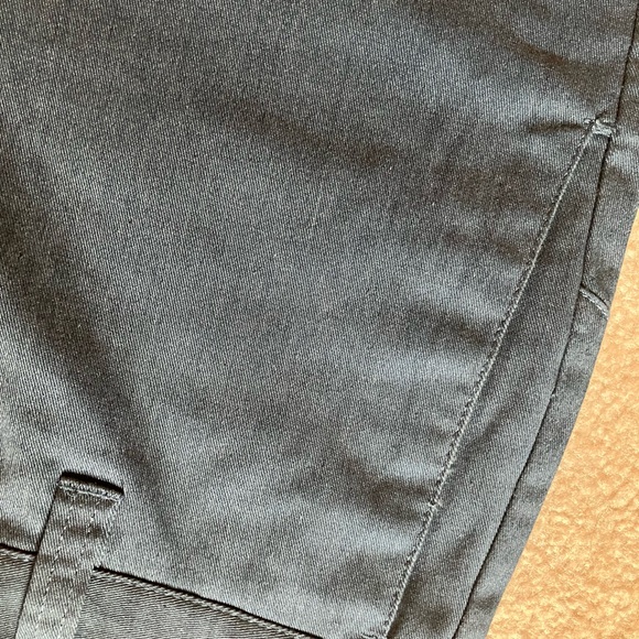 VOLCOM shorts NWOT men’s 29 waist. - Picture 3 of 7